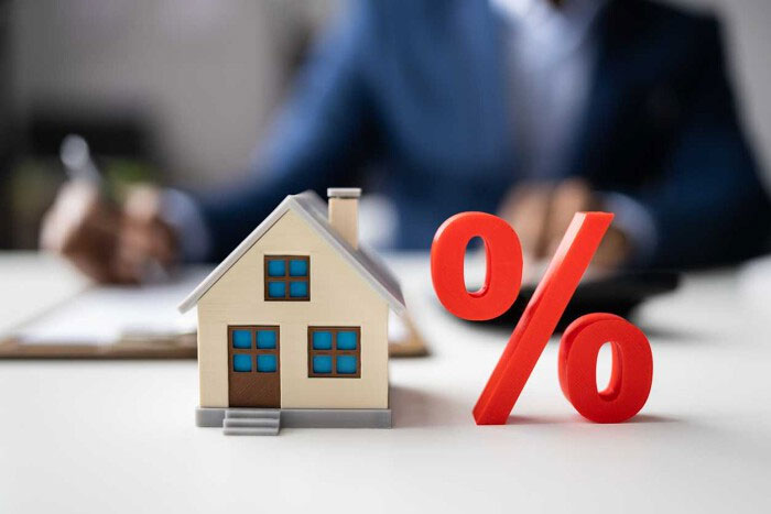Lãi suất ngân hàng giảm sâu, có nên đi vay tiền mua nhà hay chưa?