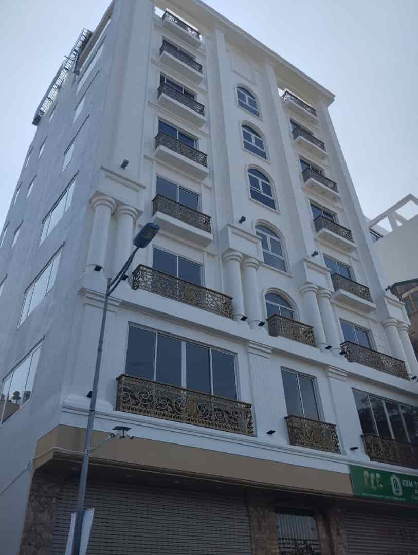 Chính chủ cho thuê lâu dài  nhà 5 tầng, 01ha thang máy mặt đường Bưởi, Ba Đình, Hà Nội