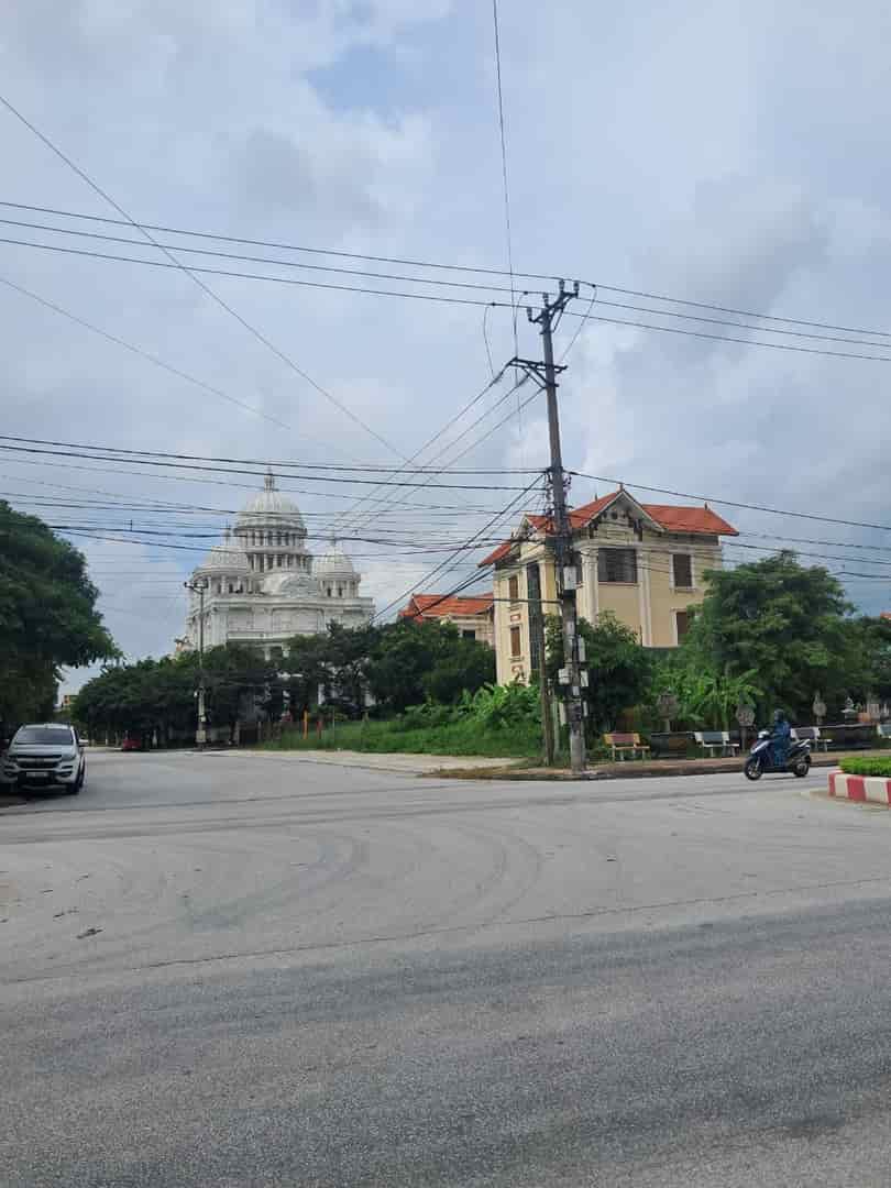 Chính chủ cần bán lô đất biệt thự tại 680m2 tại sân Quảng Trường Tp Ninh Bình
