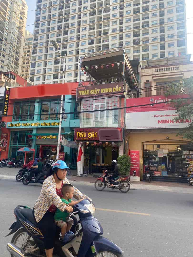 Bán nhà mặt phố Kinh Khai 81m2 vỉa hè giá tốt