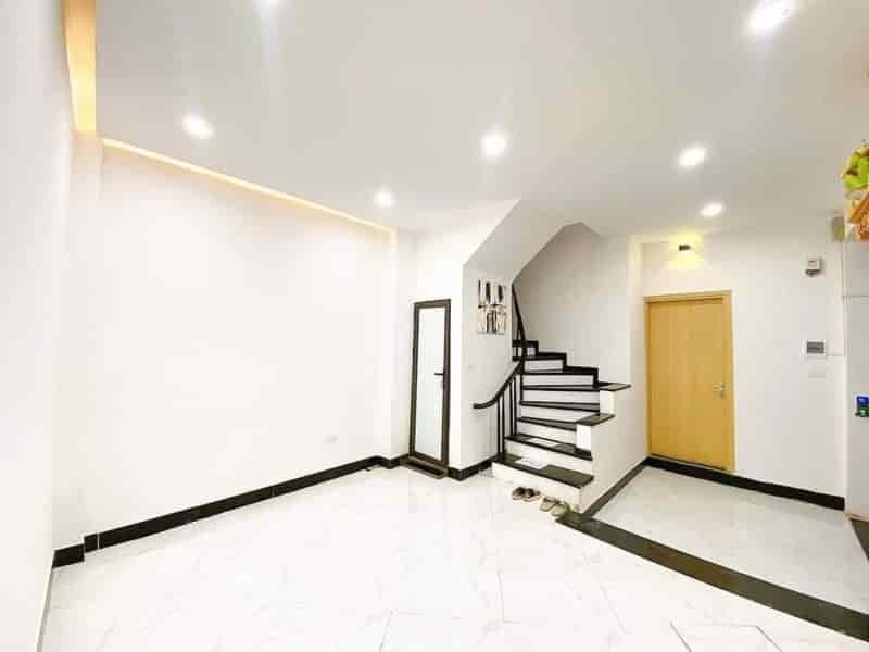 Bán nhà mới ở luôn Phương Mai 32m2, 5 tầng, ô tô view hồ, ngõ thông tứ tung, 5 tỷ