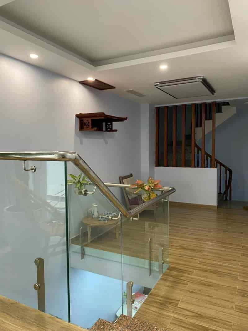 Bán nhà đẹp ở luôn khu Văn Miếu 30m2, 5 tầng, 15m ra ô tô, gần hồ, 5.9 tỷ