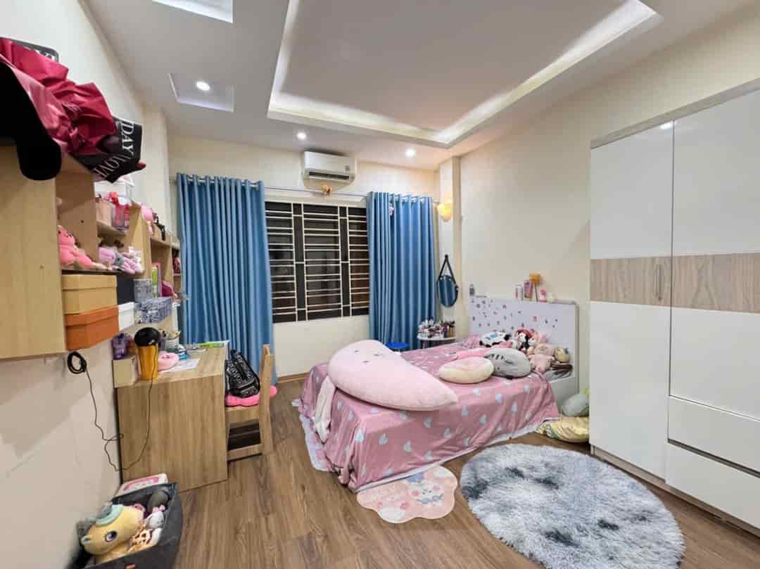 Bán nhà Hoàng Mai, trại cá mới vuông vắn đẹp, vị trí đắc địa, 43m2 giá 6.64 tỷ