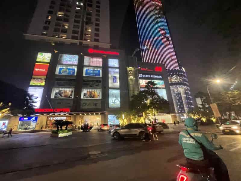 Bán nhà mặt phố Chùa Láng, vị trí vip, mặt tiền rộng 6m, DTSD 50m2, kinh doanh cực tốt.