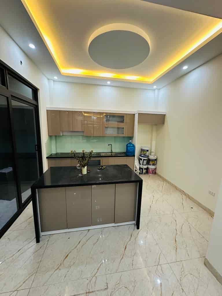 Thái Thịnh, long lanh, ngõ thông, kd, 68m2, 5T, giá 7.9 tỷ