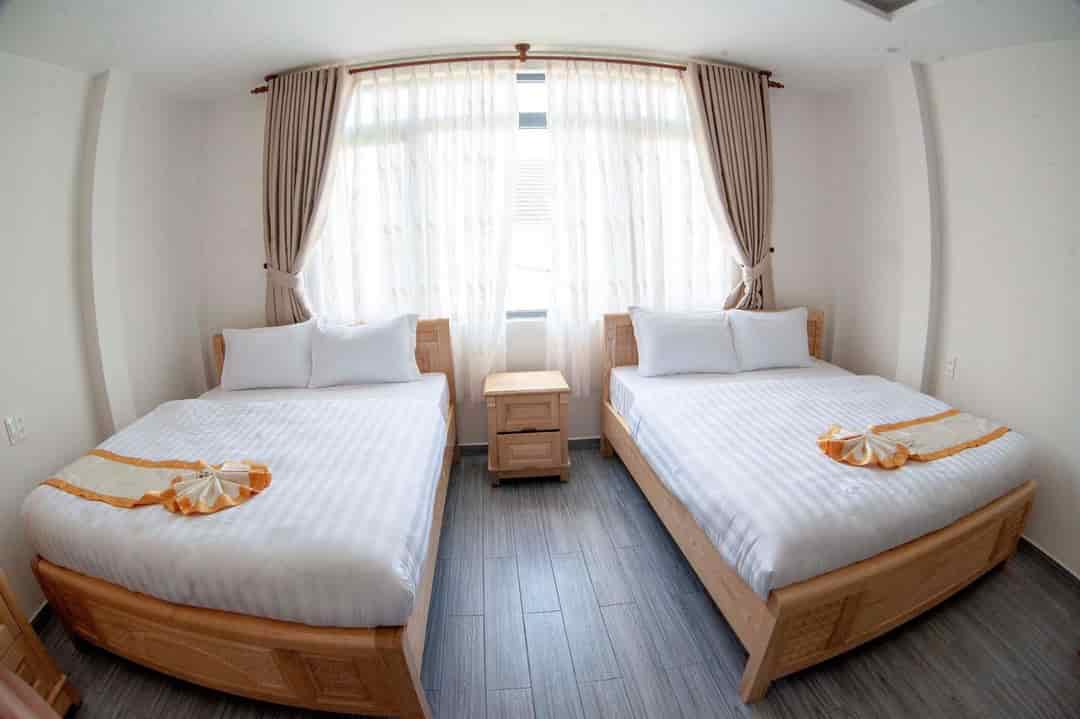 Bán khách sạn mặt tiền Bùi Thị Xuân, Đà Lạt, 18 phòng