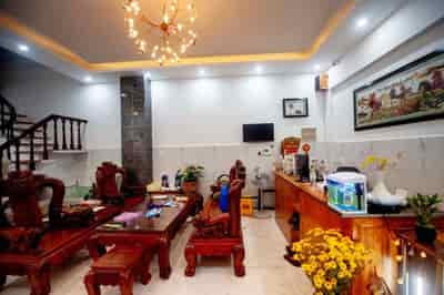Bán khách sạn mặt tiền Bùi Thị Xuân, Đà Lạt, 18 phòng