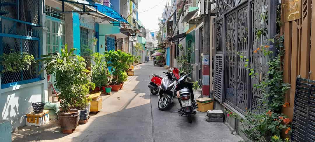 Tân Phú, đường xt 6m thông, ô tô ngủ nhà, 100m ra Lũy Bán Bích, không lộ giới, 2 tầng, 4.1x15 vuông A4