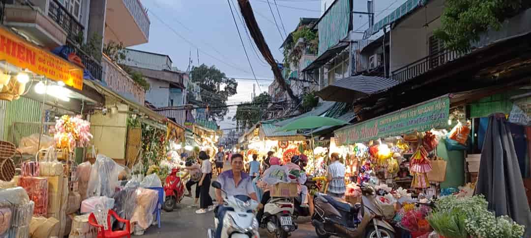 Mặt tiền đường hoa quận 10, ngang 4.3m, nở hậu  6m, 4 tầng, mặt tiền hẻm hông 8m