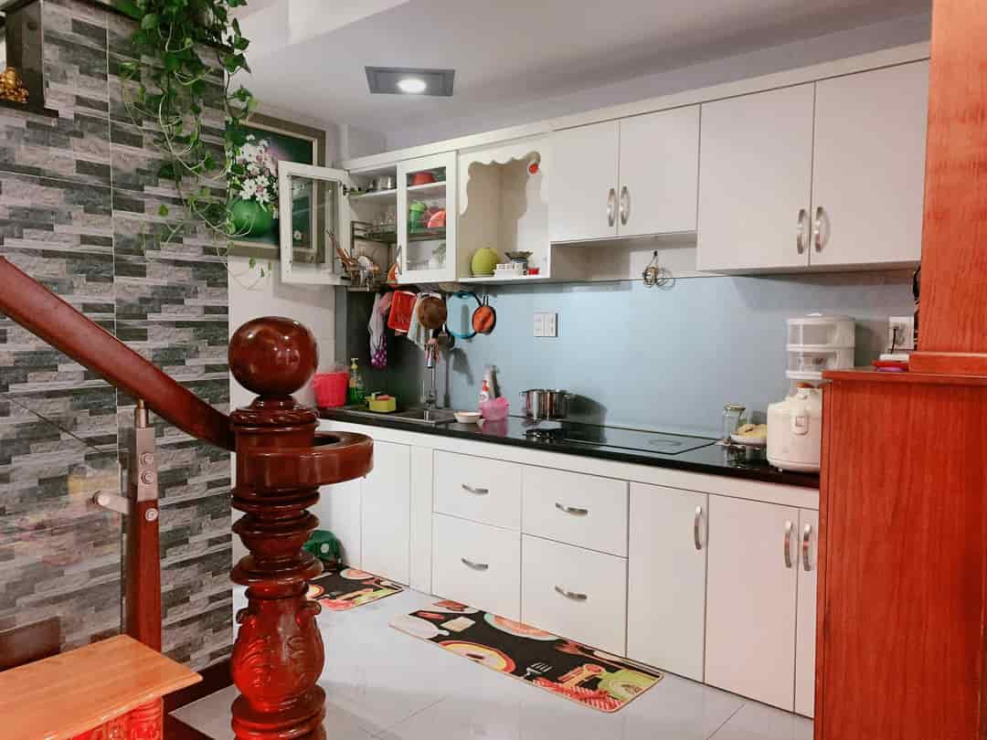 Hẻm ô tô, 40m2, 5 tầng, 3 phòng ngủ, 5.7 tỷ, hoàn công đầy đủ