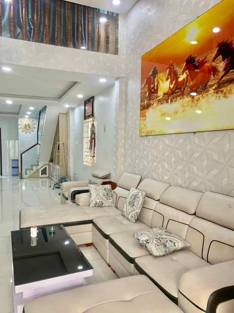 Tân Phú, Âu Cơ, 55m2, tặng full nội thất dòng tiền 9tr/ tháng, giá 4 tỷ