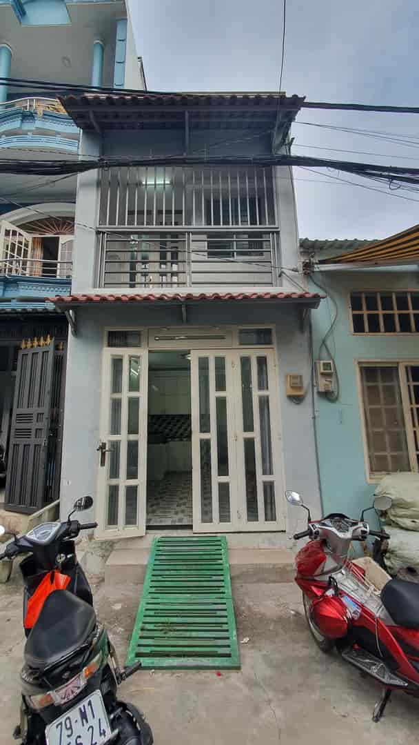 Bán nhà đường Phan Huy Ích, hẻm thông 8m, 2 tầng 1 lửng, sổ riêng