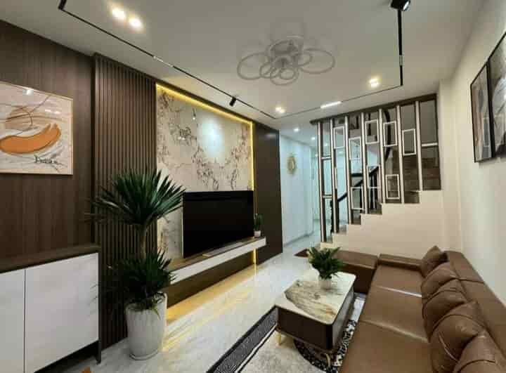 Bán nhà riêng Dương Quảng hàm Cầu Giấy 36m, 4T giá 6.5 tỷ, nhà đẹp, full nội thất