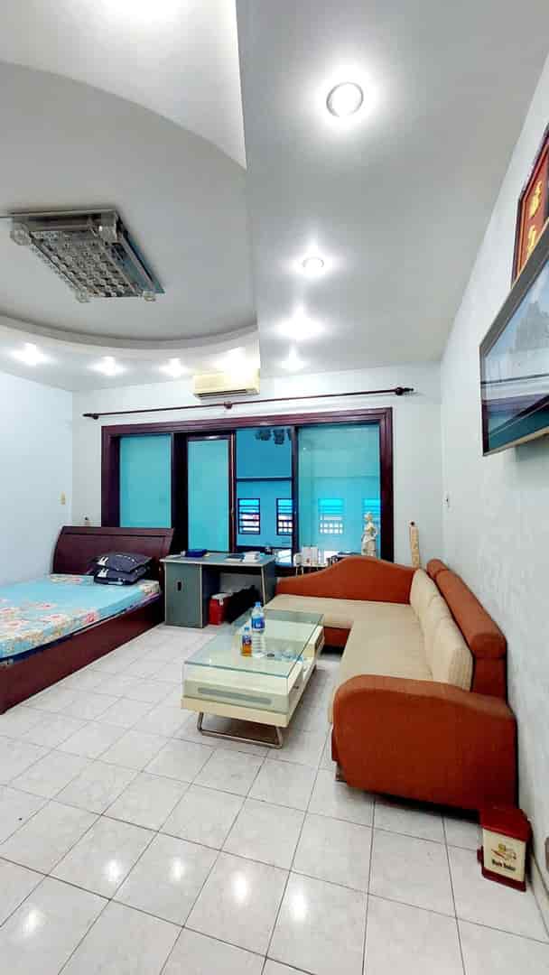 Nhà mặt tiền khu vip sân bay p.2 Tân Bình, 100m2, 4 tầng, 5 p.ngủ, giá tốt