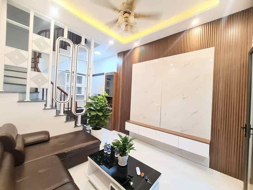 Bán nhà Ngô Gia Tự thông sang Hoa Lâm, Long Biên 42m2, 5T, giá 4,08 tỷ