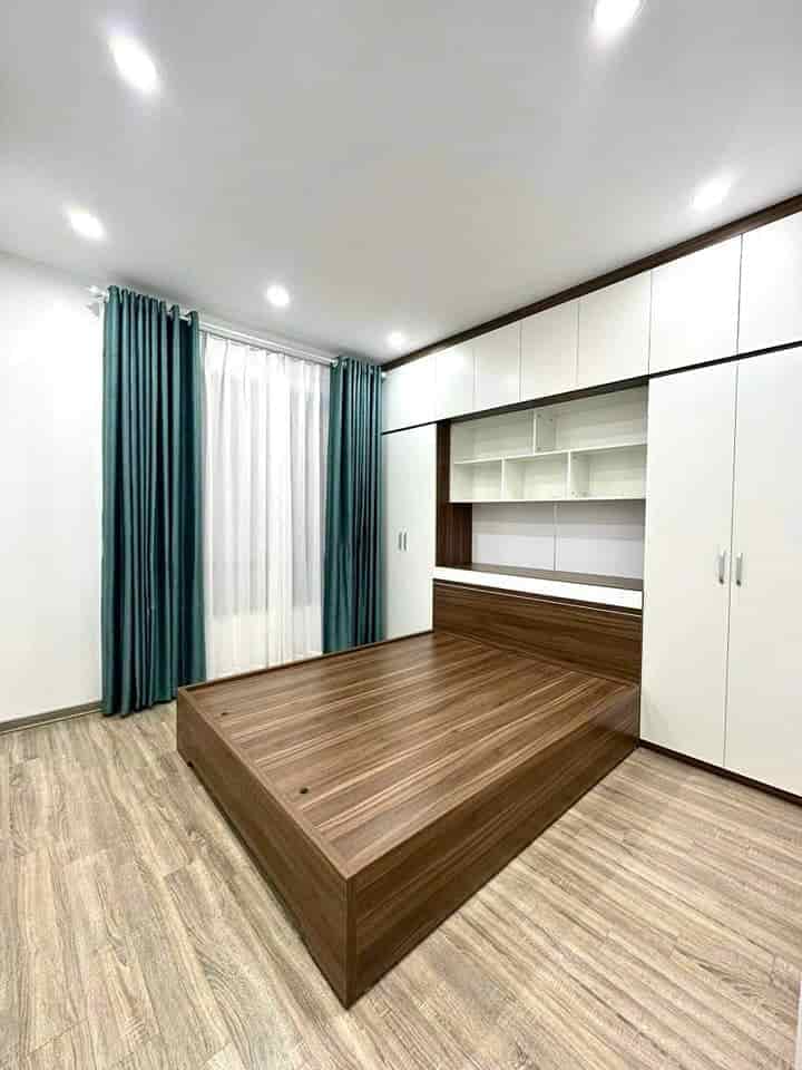 Bán nhà Ngô Gia Tự thông sang Hoa Lâm, Long Biên 42m2, 5T, giá 4,08 tỷ