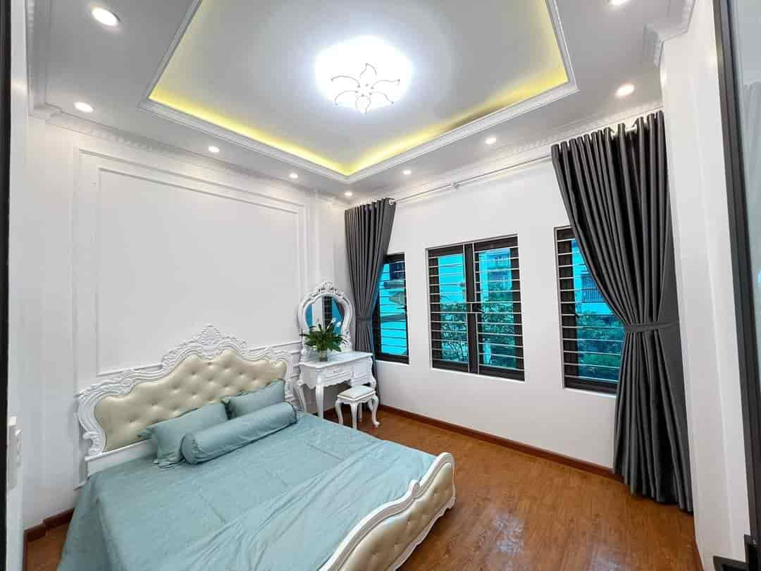 Bán nhà ngõ 42 Sài Đồng, Long Biên 40m2, 5T giá 3,95 tỷ ô tô đỗ cửa