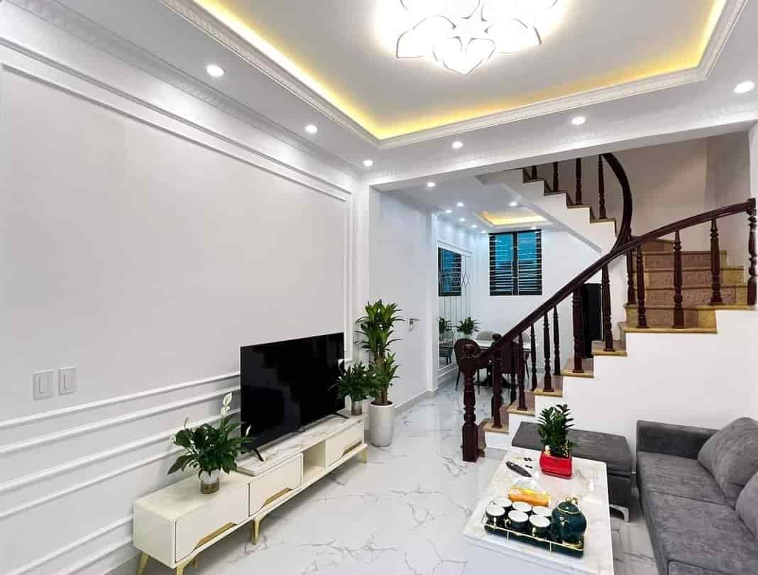 Bán nhà ngõ 42 Sài Đồng, Long Biên 40m2, 5T giá 3,95 tỷ ô tô đỗ cửa