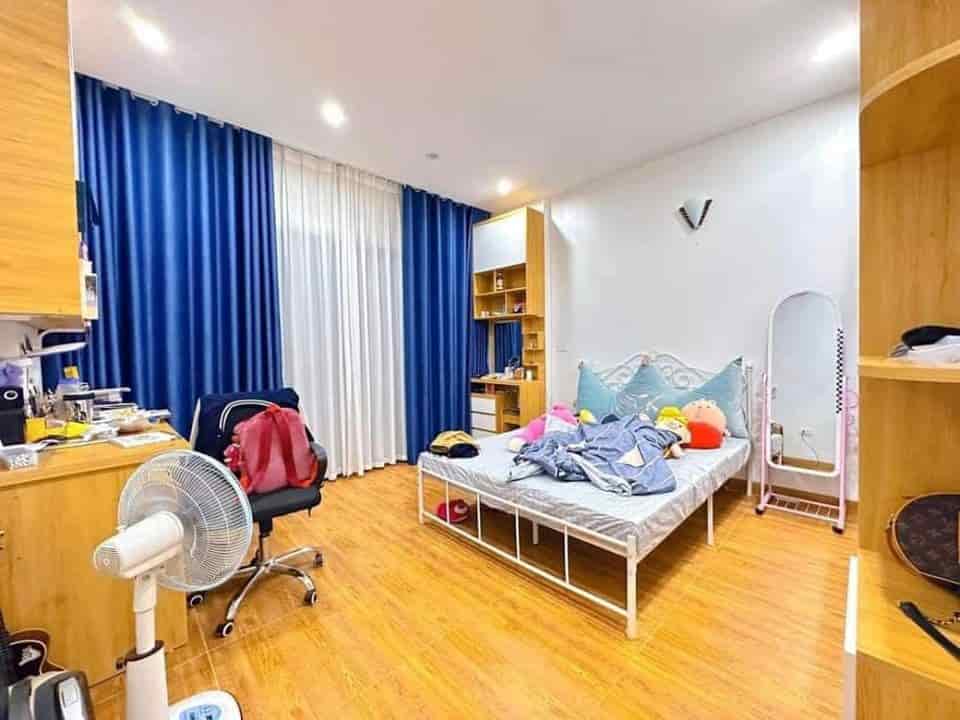 Bán nhà Nguyễn Văn Cừ, Long Biên 47m2, 5T, giá 12,5 tỷ, ô tô vào nhà)