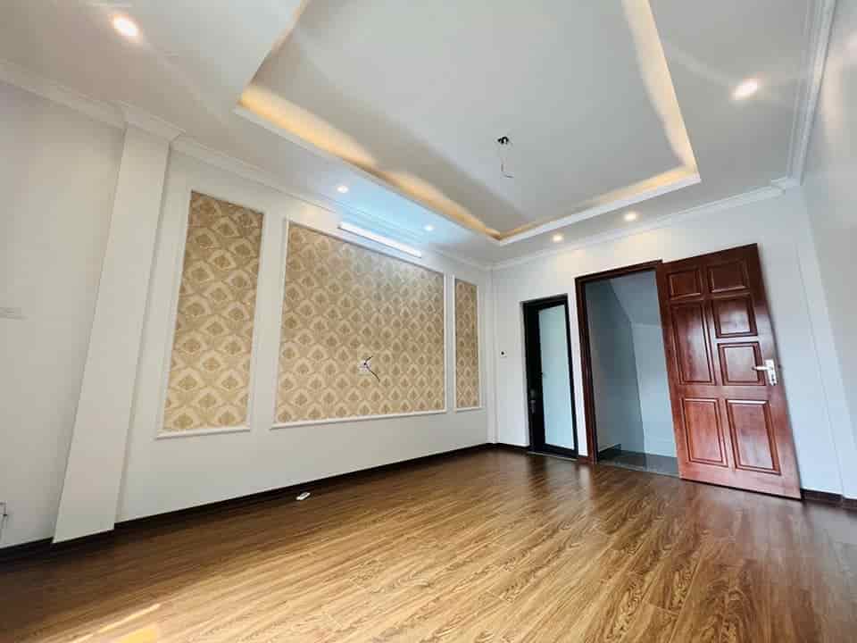 Giá đẹp, bán nhà Việt Hưng, Long Biên 32m2, 5T chỉ 4,2 tỷ