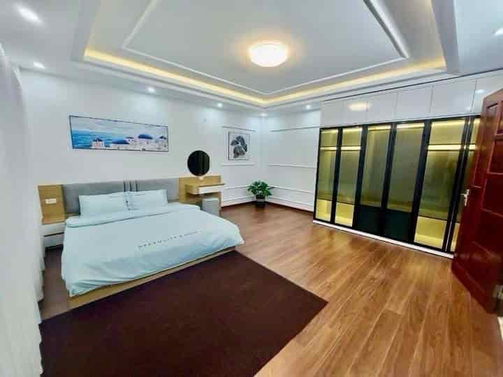 Bán nhà Bồ Đề, Long Biên 40m2, 5T giá 7,58 tỷ (lô góc, ô tô vào nhà)