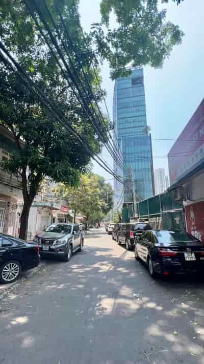 Tòa nhà văn phòng Phạm Văn Đồng, lô góc 3 mặt thoáng, 9 tầng thang máy, kinh doanh mọi loại hình