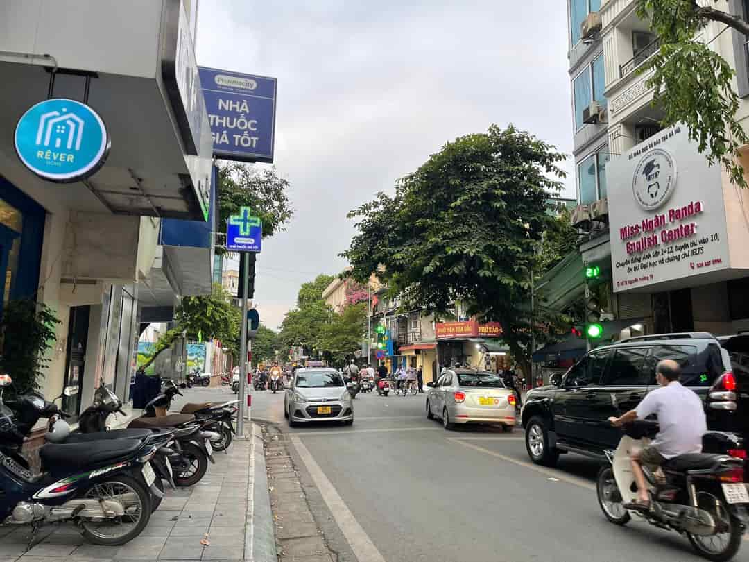 Toà nhà văn phòng mặt phố Nguyễn Trường Tộ, vị trí đắc địa hiếm nhà bán, kinh doanh sầm uất