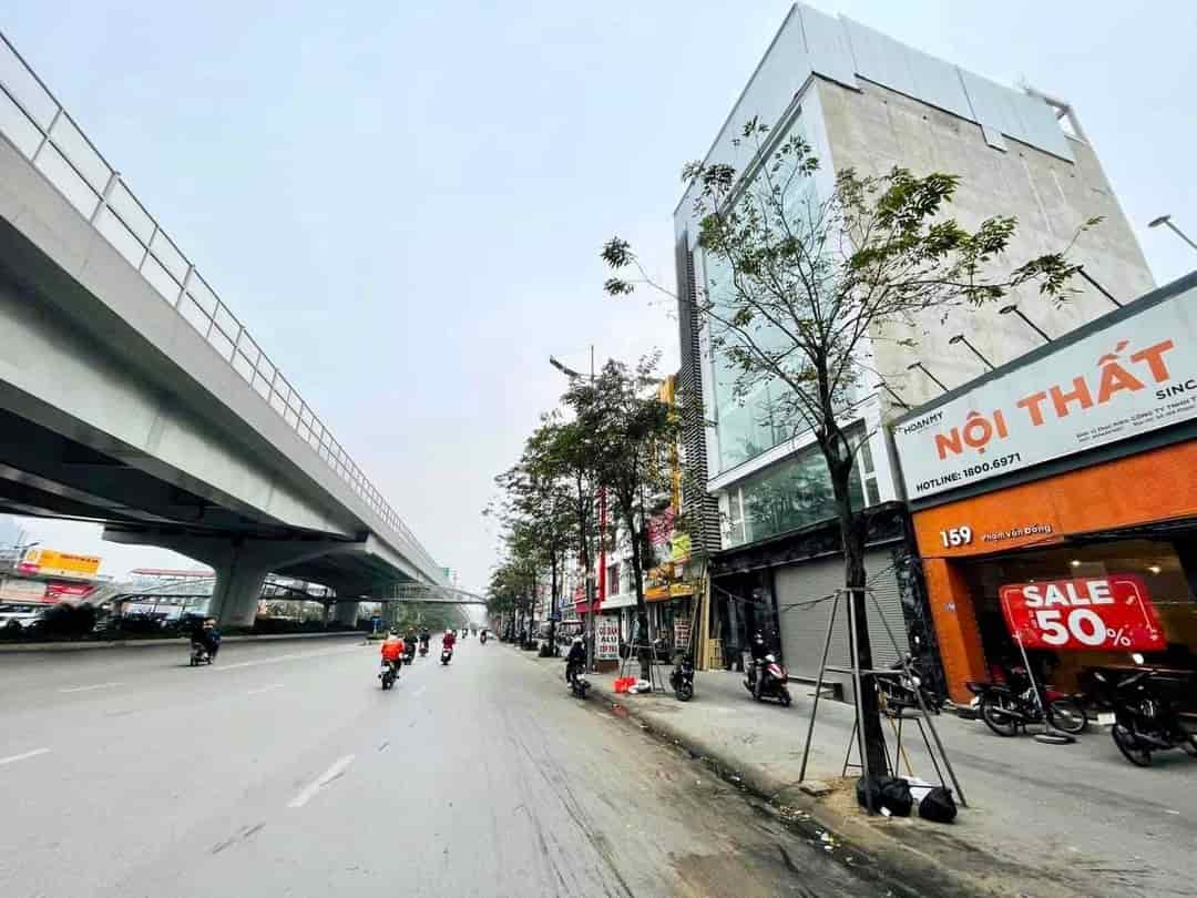 Mặt phố Phạm Văn Đồng, vị trí đắc địa, vỉa hè rộng kinh doanh đẳng cấp giá đầu tư