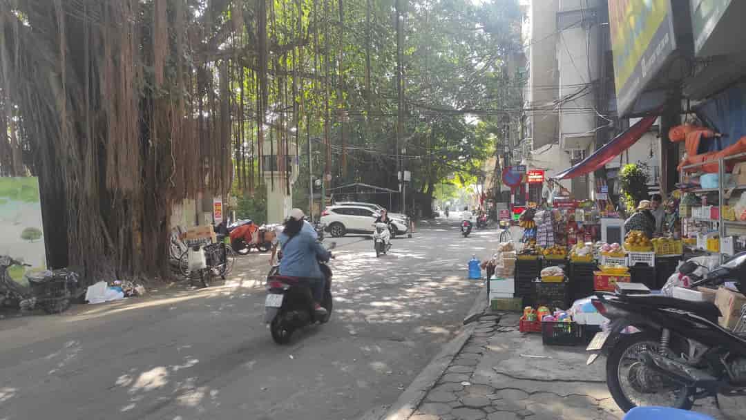 Mặt phố Nguyễn Đình Hoàn, vị trí đắc địa 13 tầng kinh doanh, dòng tiền 2 tỷ/tháng, dt 321m2 giá 190 tỷ