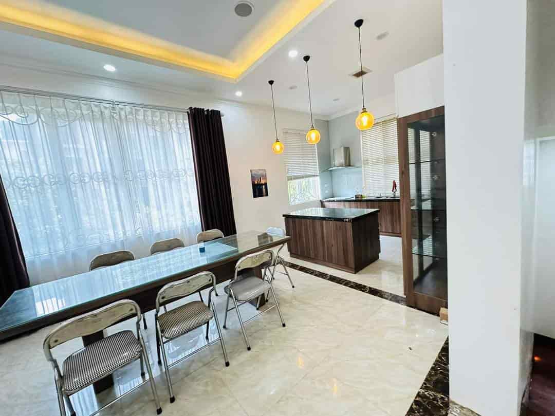 Bán nhà mặt phố Huế, vị trí vip siêu hiếm, vỉa hè đá bóng kinh doanh, dt 245m2, giá 170 tỷ