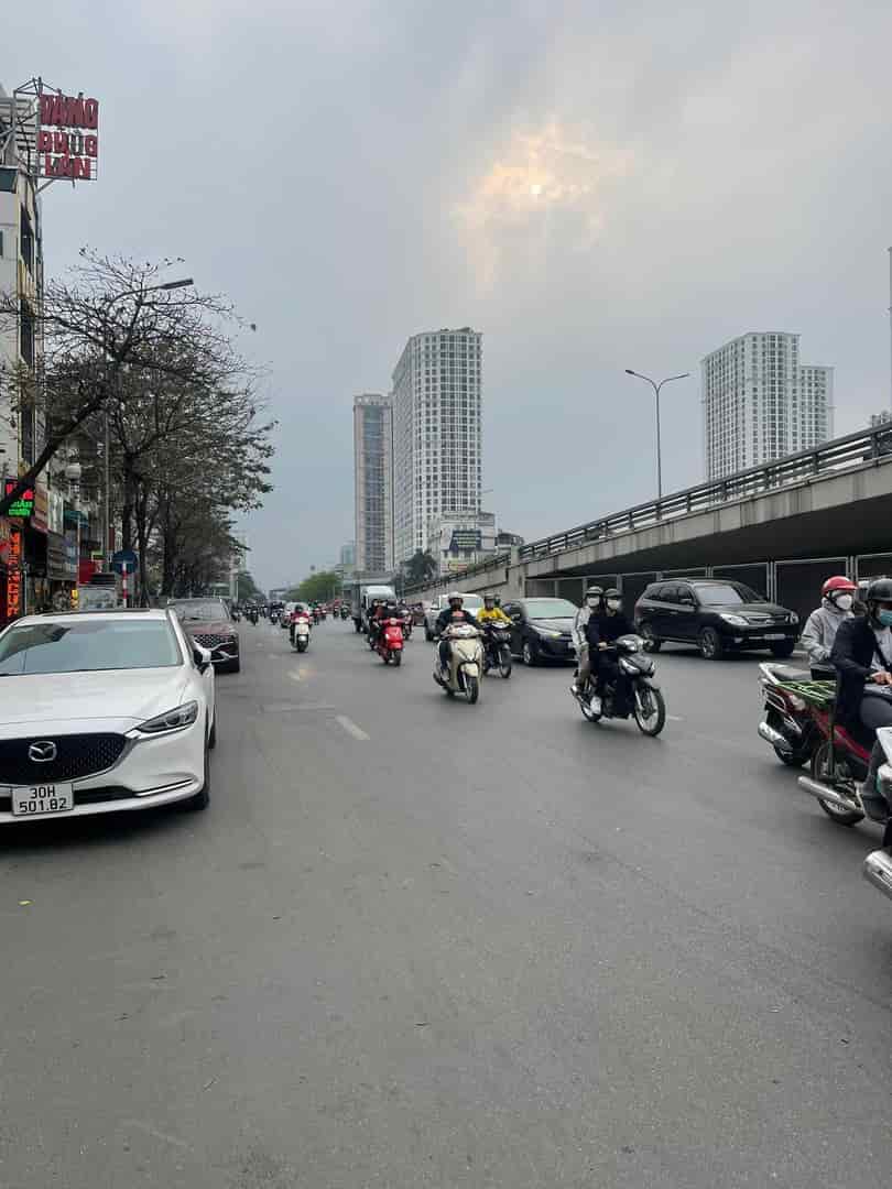 Mặt đường Nguyễn Trãi vỉa hè đá bóng kinh doanh, giảm chào 8 tỷ,chỉ còn 9x tỷ, dt 410m2