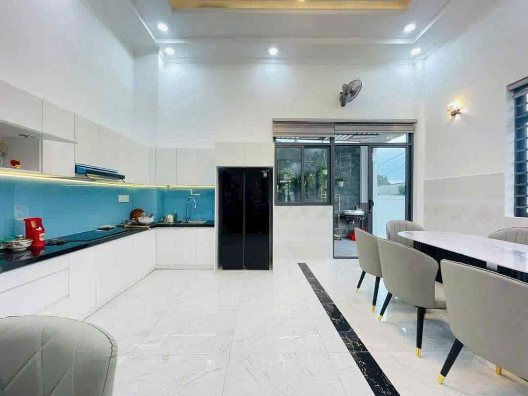 Biệt thự đẹp dt 300m2 Tân Hiệp, Hóc Môn giá 8.66 tỷ