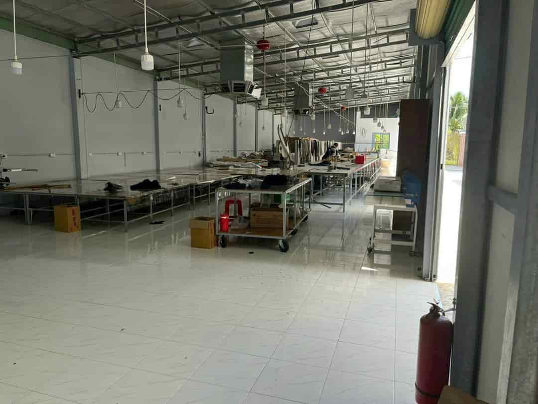 Biệt thự, xưởng may tổng dt 1500m2 xã Trung Hòa, huyện Chợ Gạo, Tiền Giang, giá 6.9 tỷ