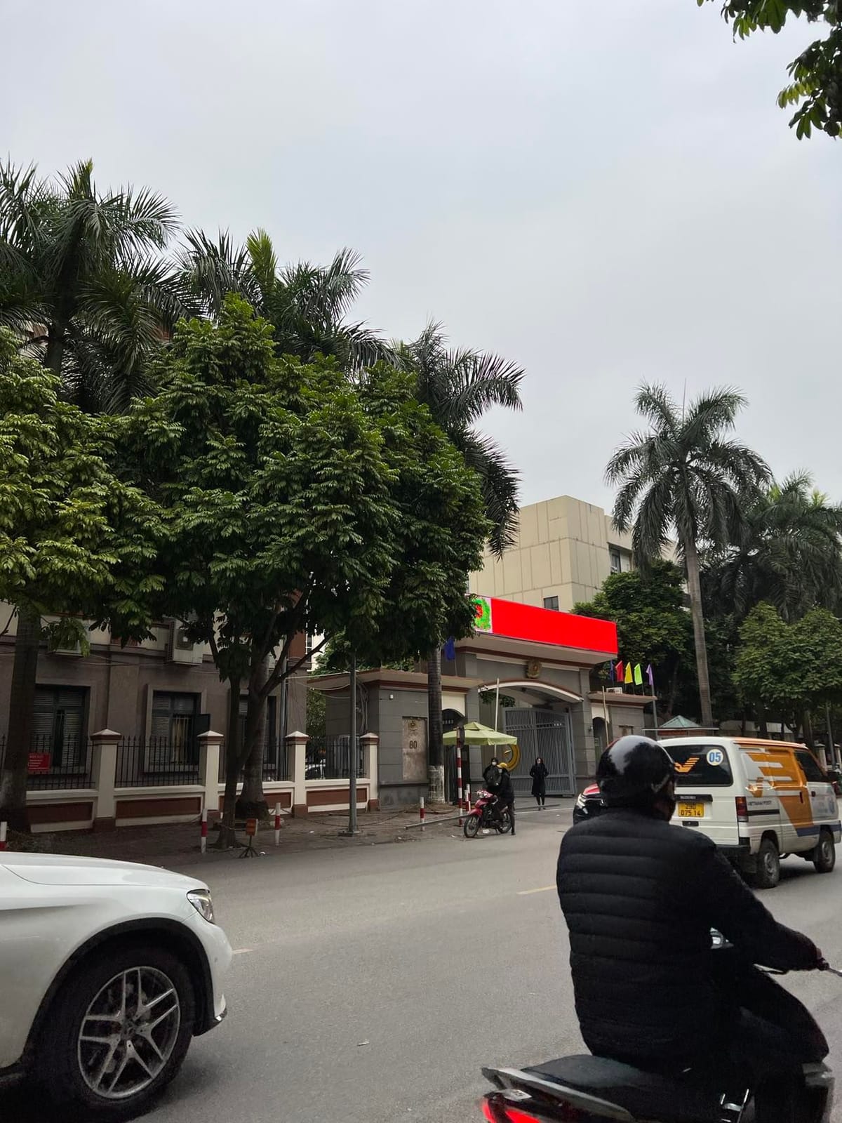 Bán nhà mặt phố siêu hót, Phan Văn Trường, kd ngày đem sầm uất chỉ 13,5 tỷ