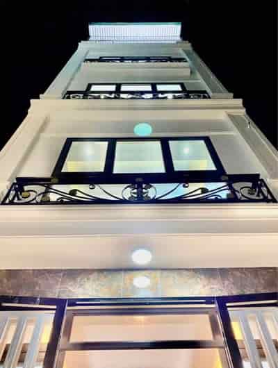 Bán nhà mặt phố VIP Nghĩa Tân, vỉa hè, thang máy, KD vô địch, 6T, 17.8 tỷ