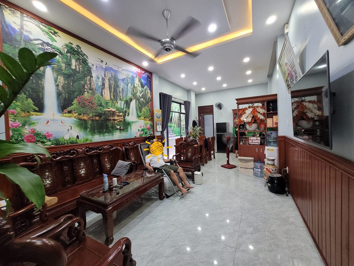 Vị trí và nhà 4 tầng tại Celandon Tân Phú, hẻm 20m, có 3 mặt thoáng mát, view công viên, tặng toàn bộ nội thất