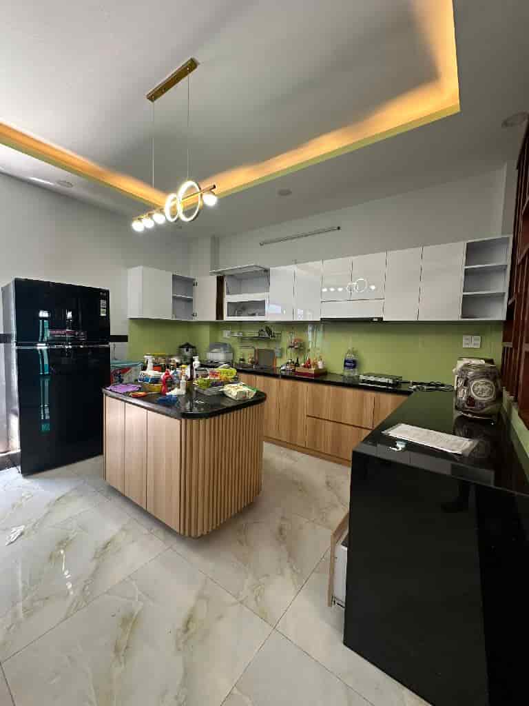 Siêu phẩm Bình Tân, Gò Xoài, xe hơi ngủ trong nhà, 3 tầng, 108m2, ngang 6.3m, dài 17.3m