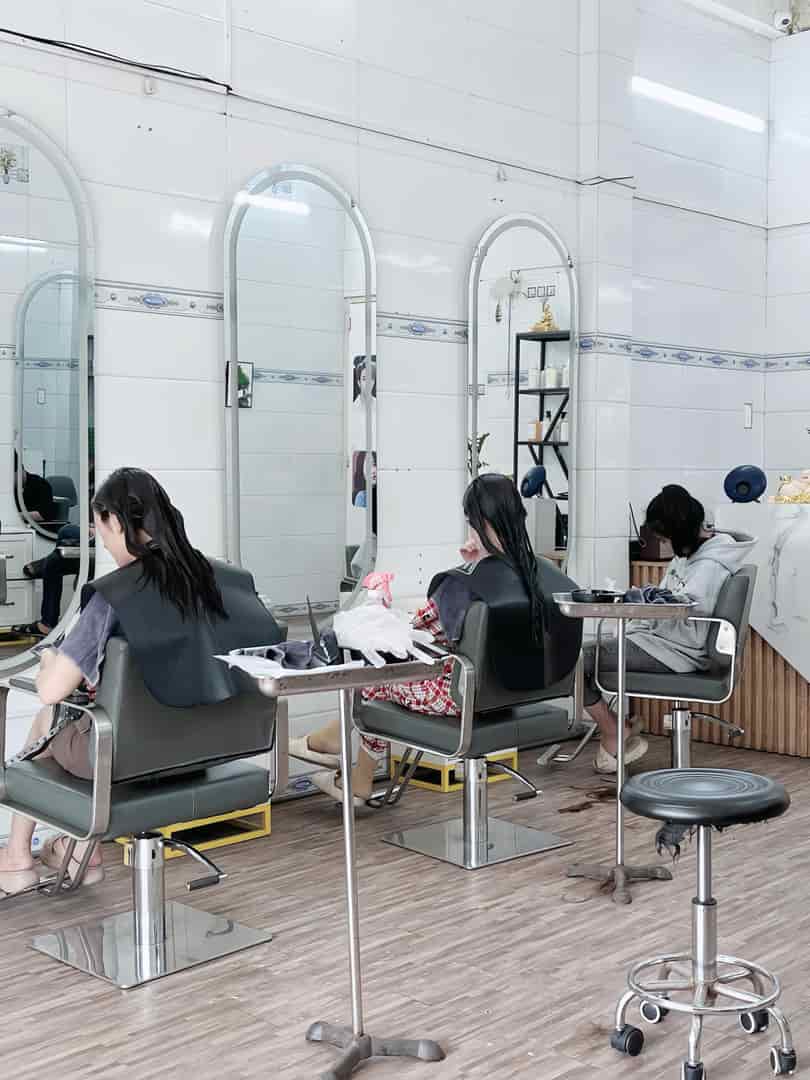Sang nhượng salon tóc, do nhiều việc nên chia lại địa chỉ Võ Văn Vân, Vĩnh Lộc B, Bình Chánh, HCM