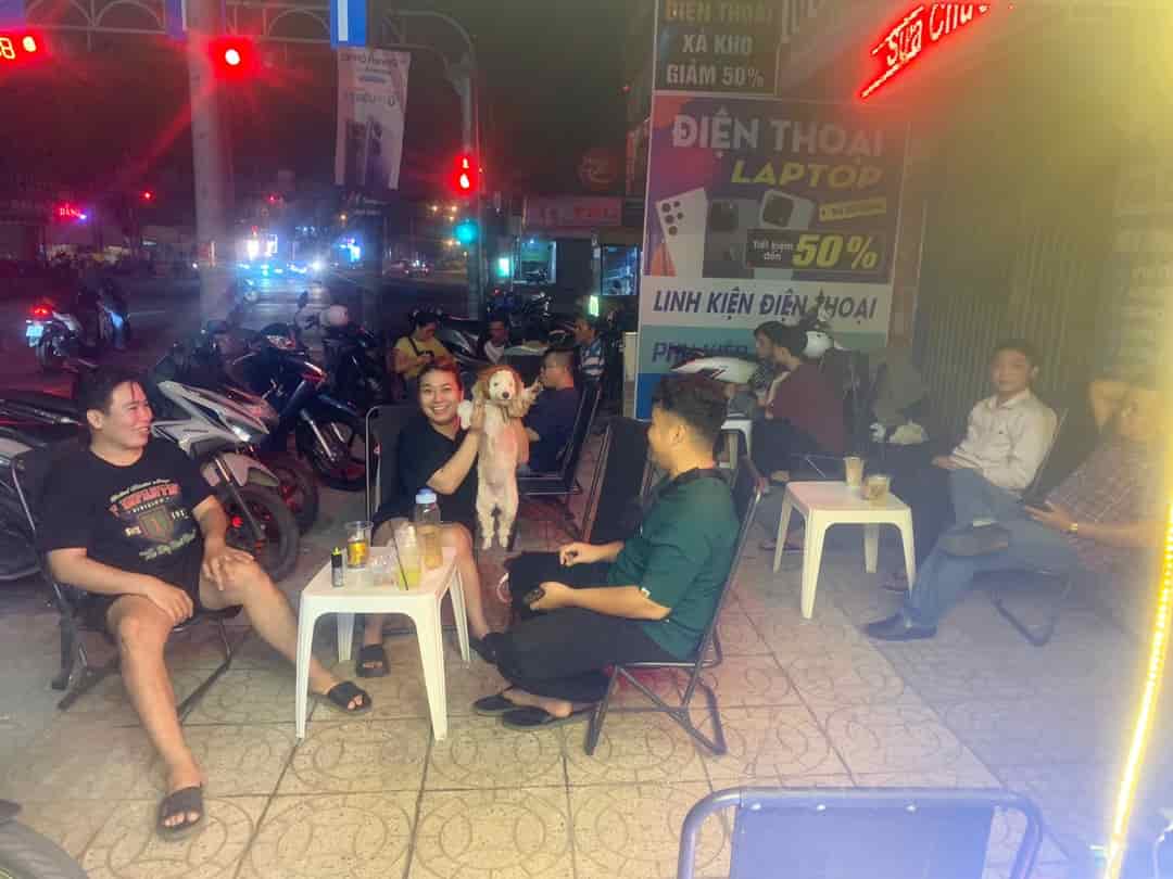 Nhượng lại quán cafe lề đường cho các bán sinh viên có đam mê địa chỉ ngã 4 lớn Nguyễn Văn Cừ