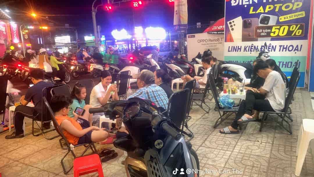 Nhượng lại quán cafe lề đường cho các bán sinh viên có đam mê địa chỉ ngã 4 lớn Nguyễn Văn Cừ