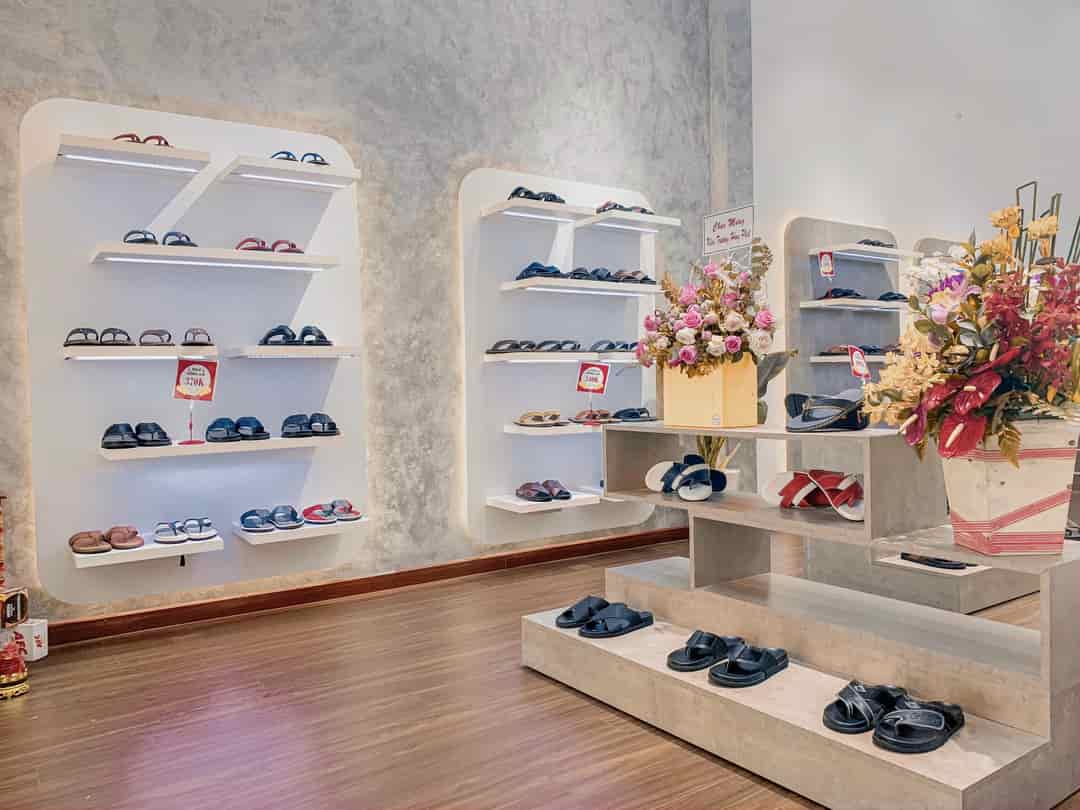 Cần sang nhượng shop giày đang hoạt động địa chỉ 120/5 Trường Chinh, P12, Q.Tân Bình, HCM