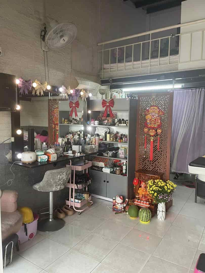 Sang tiệm nail, mi, make up, gội đầu