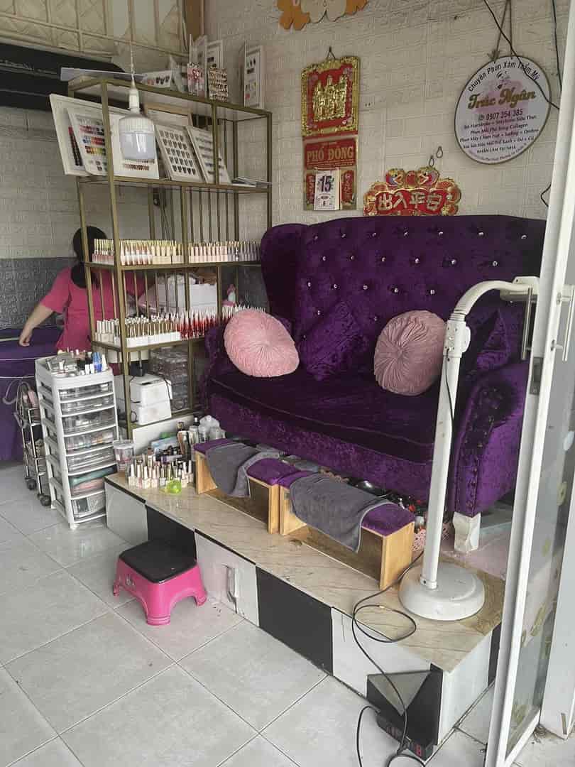 Sang tiệm nail, mi, make up, gội đầu