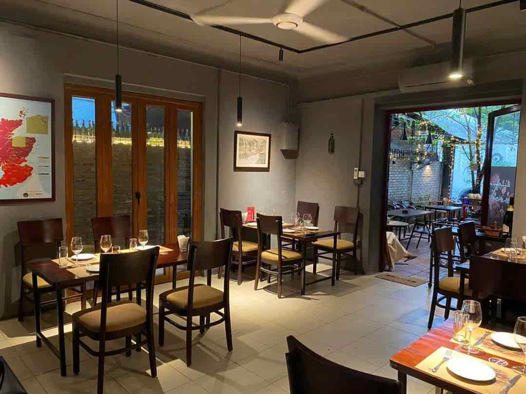 Nhượng cửa hàng café&nhà hàng trung tâm quận Hai Bà Trưng, vị trí đẹp, xung quanh nhiều văn phòng