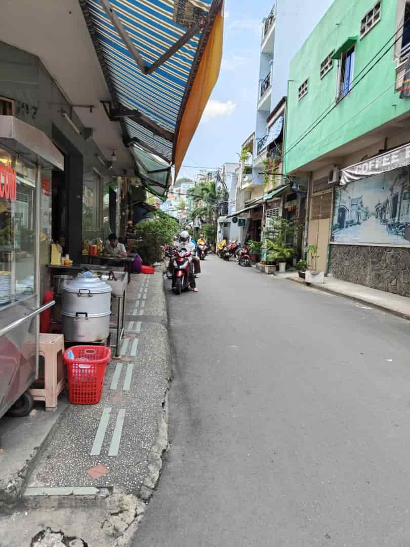 Cần sang nhượng quán cơm trưa  vị trí 197 Hàn Hải Nguyên, p2, q11, Hồ Chí Minh