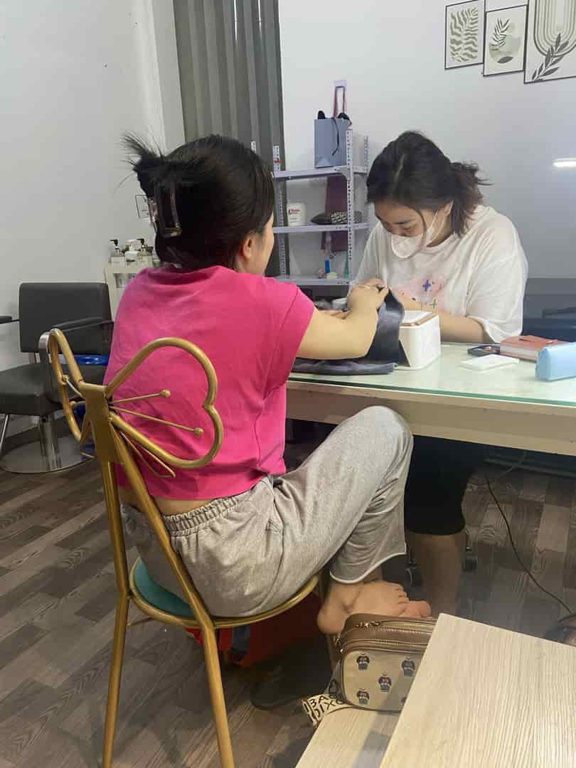 Chính chủ cần sang nhượng tiệm nail, mi, gội số 9 ngõ 32 Phan Văn Trường, Dịch Vọng Hậu, Cầu Giấy, HN