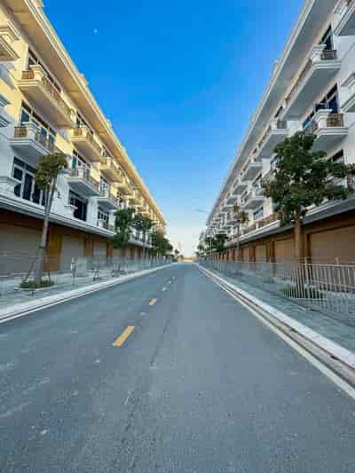 Chính chủ cần chuyển nhượng căn nhà phố 4 tầng ngay cạnh chung cư Quảng Thắng, giá rẻ hơn 1 tỷ