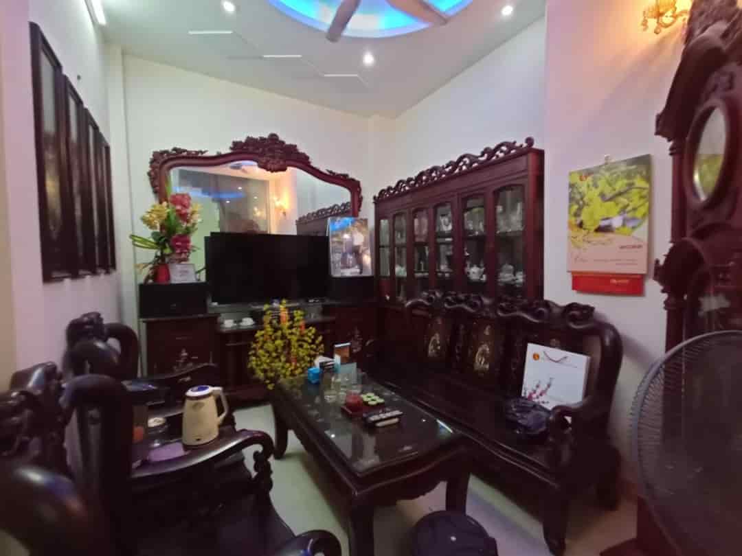 Chính chủ cần bán nhà có 102 Đống Đa Phố Nguyễn Lương Bằng 54m2, 4 T 18.5 tỷ, ô tô 6 làn KD