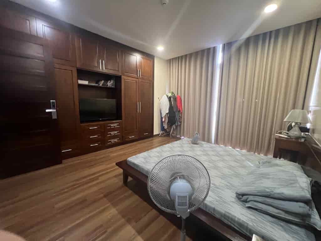 Bán căn hộ chung cư Nguyễn Hoàng 176m2, thiết kế đẹp, nội thất xịn sò