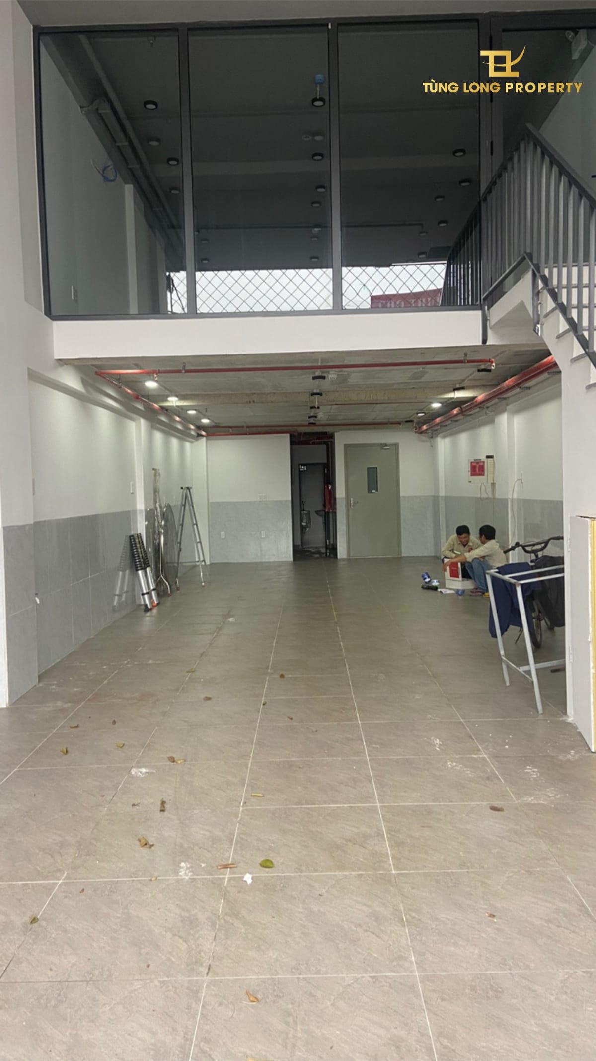 Cho thuê văn phòng 4 tầng thang máy Hòa Xuân, có thể cho thuê từng tầng